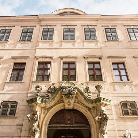 Petra Inn Apartments In Historical Palace Bratislava Exterior foto